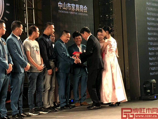 匠心同筑，一品居家具方达良荣获“杰出贡献奖”