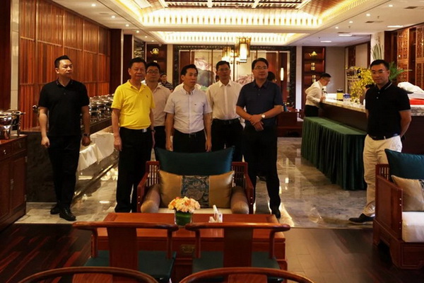 湖南省郴州市、桂阳县领导一行莅临国寿红木参观考察