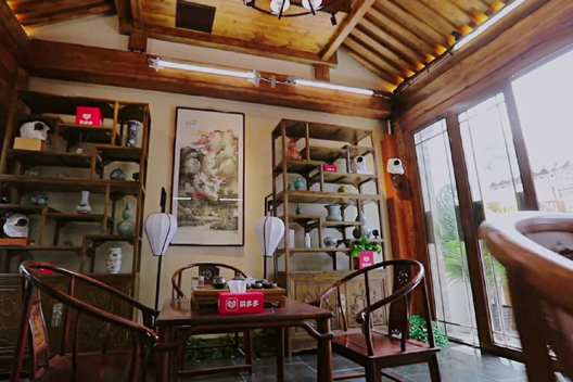 王刚北京四合院收藏曝光 ，300年黄花梨家具令人大开眼界