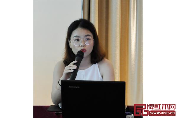 弘木传媒主编陶秋芳汇报了第三届新中式红木展相关工作进度