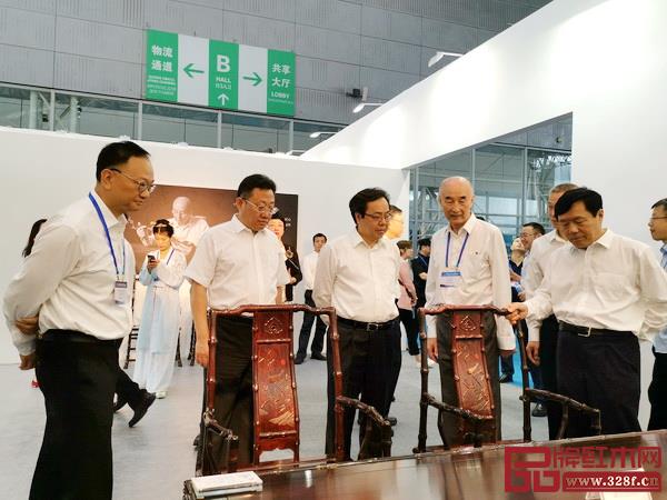 泰和园梅兰竹菊系列登陆深圳文博会、东北亚文化艺术博览会等国内国际大型展会备受关注 泰和园梅兰竹菊系列登陆深圳文博会、东北亚文化艺术博览会等国内国际大型展会备受关注