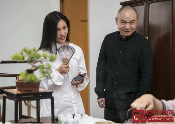 摄影师陈漫前来观展 摄影师陈漫前来观展