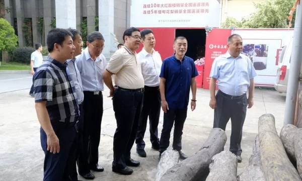 仙作红木企业要讲好品牌故事