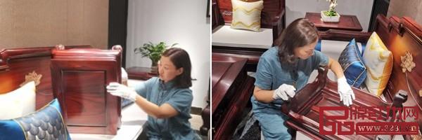 会议结束后,首批红木工艺验货师也将持证上岗,为广大用户群体提供第三方验货服务 会议结束后,首批红木工艺验货师也将持证上岗,为广大用户群体提供第三方验货服务