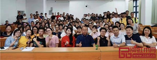 周京南老师(前排右五)与华南农业大学师生合影 周京南老师(前排右五)与华南农业大学师生合影