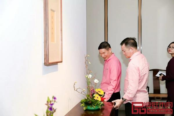 收藏爱好者齐聚一堂,共庆区氏家具(深圳)生活艺术空间揭牌 收藏爱好者齐聚一堂,共庆区氏家具(深圳)生活艺术空间揭牌
