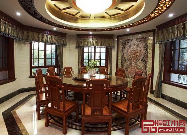 蒋桢全把对红木的热爱付诸于实践,创立“万盛宇”品牌,并用匠心铸就众多红木精品 蒋桢全把对红木的热爱付诸于实践,创立“万盛宇”品牌,并用匠心铸就众多红木精品