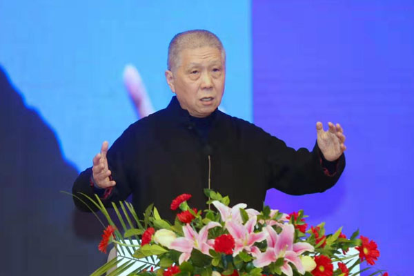 第十届中国红木家具品牌论坛武汉举行 马未都分享中国家具文化