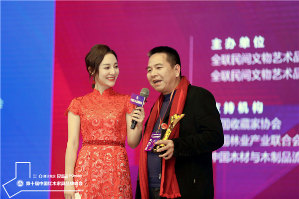 國祥紅木董事長張國強接受湖北衛(wèi)視主持人劉熙燁采訪.jpg