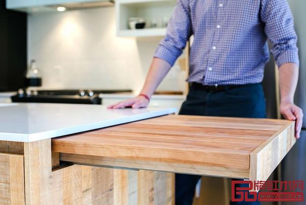 一个柜体便可以解决诸多的起居问题 一个柜体便可以解决诸多的起居问题