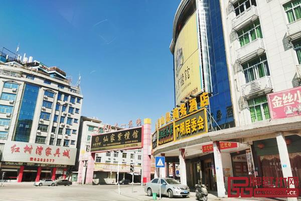 许多仙游红木企业表示,近两年到店的客商少了很多 许多仙游红木企业表示,近两年到店的客商少了很多