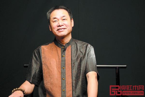 徐荣桃(荣鼎轩红木董事长) 徐荣桃(荣鼎轩红木董事长)