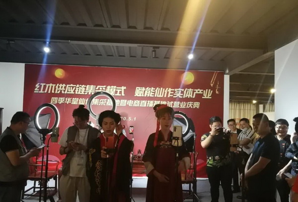 仙游红木产区频频“直播带货”，为仙作“自救”试水