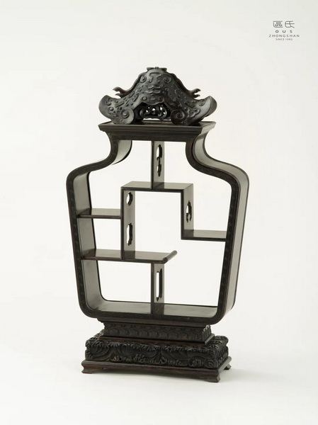 区氏家具 如意多宝架  小叶紫檀  长:33cm  宽:13cm  高:59cm  A Zitan Ruyi Treasure rack