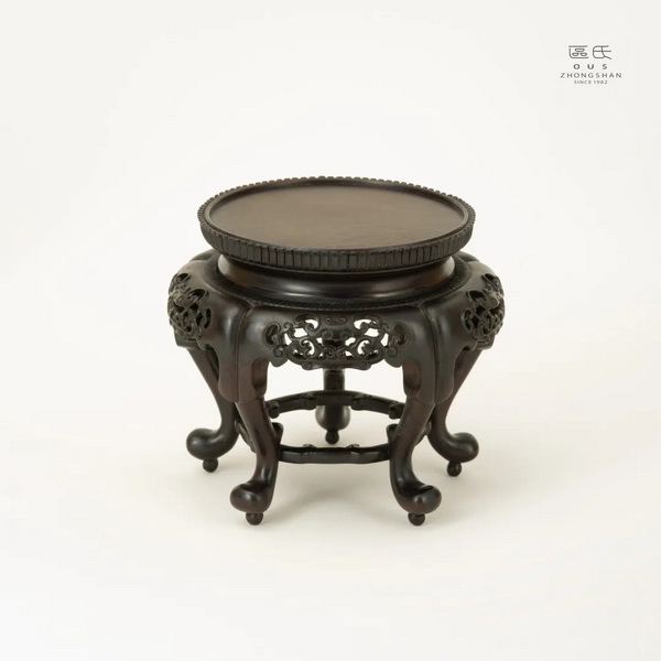 区氏家具 圆香几  小叶紫檀  直径：13.5cm  高:12cm  A Zitan Small round shelf