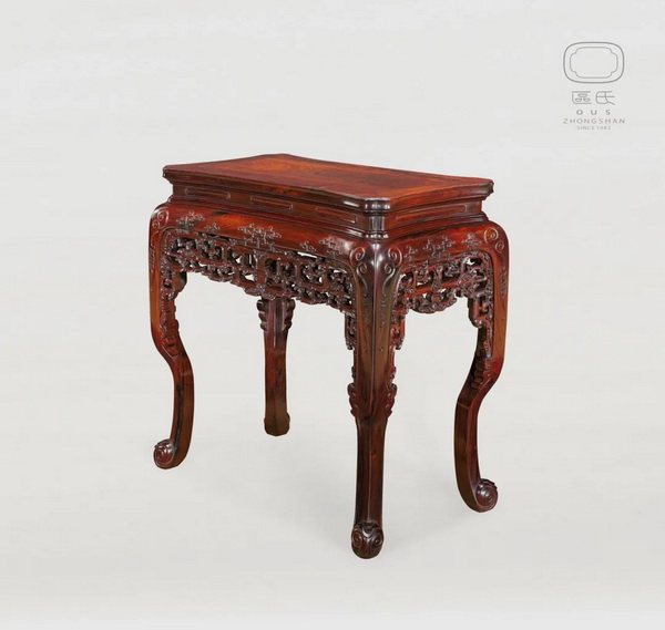 区氏家具 凹腰拐子纹小桌 酸枝 长:86cm 宽:42cm 高:86cm A Suanzhi Concave Waist Dragon table 区氏家具 凹腰拐子纹小桌 酸枝 长:86cm 宽:42cm 高:86cm A Suanzhi Concave Waist Dragon table