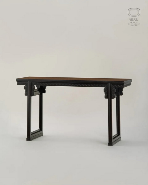 区氏家具 镶嵌回纹线平头案 小叶紫檀 长:196cm 宽:48cm 高:88cm A Zitan Table with an inlaid design 区氏家具 镶嵌回纹线平头案 小叶紫檀 长:196cm 宽:48cm 高:88cm A Zitan Table with an inlaid design
