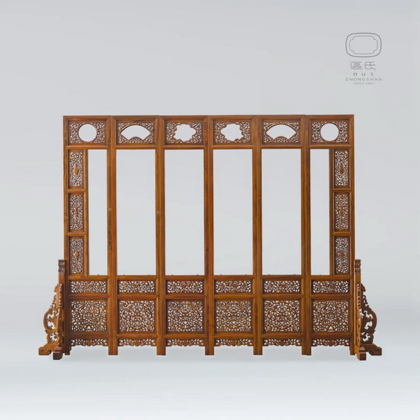 区氏家具 透雕螭龙捧寿纹六扇围屏 白酸枝 长:288cm 高:238cm A Baisuanzhi Carved dragon grain holds longevity character grain six screen 区氏家具 透雕螭龙捧寿纹六扇围屏 白酸枝 长:288cm 高:238cm A Baisuanzhi Carved dragon grain holds longevity character grain six screen