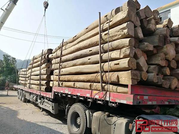 致远家具工厂原材料储备充足 致远家具工厂原材料储备充足