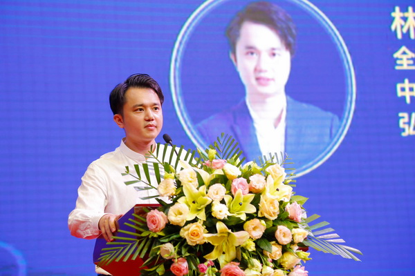 新中式红木展策展人林伟华：新中式红木为高端年轻群体而生，可建立大众对红木的新认知
