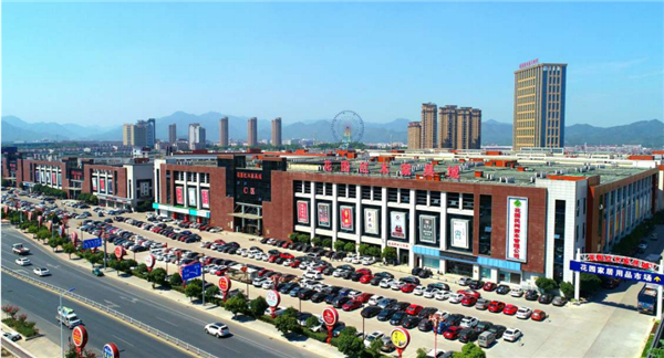 演绎从无木成林到点木成金的产业传奇，花园红木家具城十年磨一剑