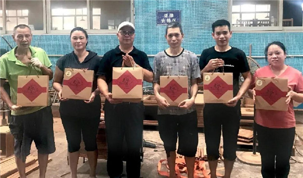 森木家具情意满中秋，月饼+祝福送给每一位森木人