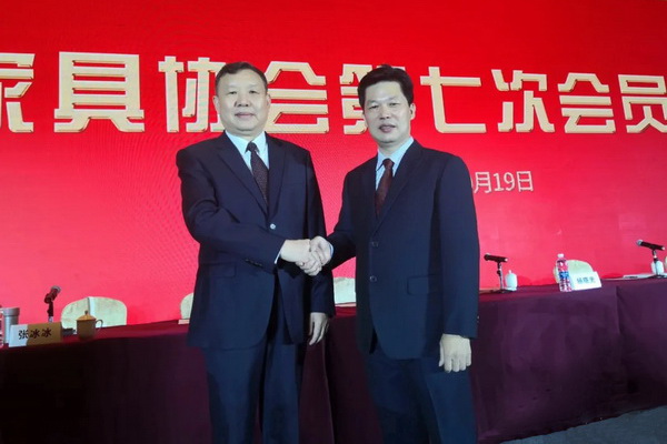 东成红木董事长张锡复当选为中国家具协会副理事长