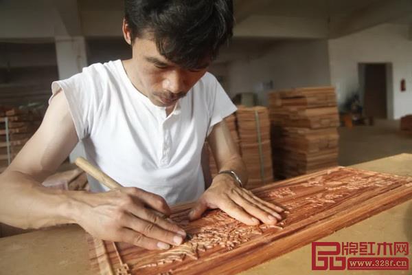 红木家具的美在于匠人倾注的“心意”和“灵魂”