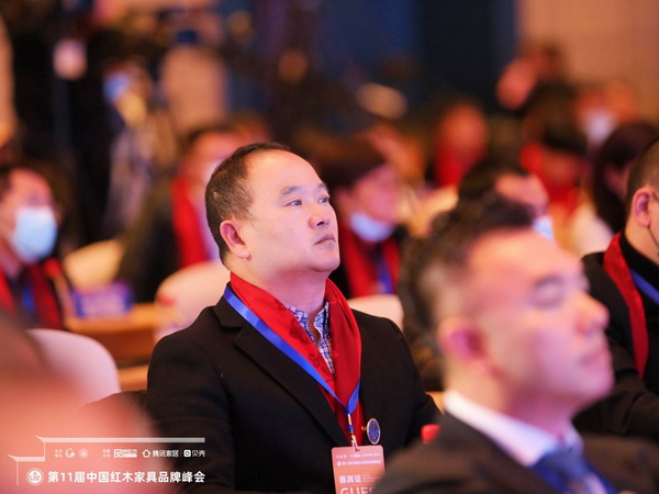 雅典红木董事长包海深获奖无数,具有超高的工匠精神 雅典红木董事长包海深获奖无数,具有超高的工匠精神
