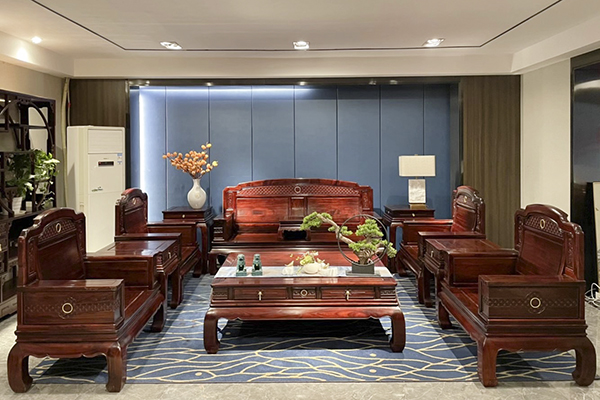 伟世鸿泰通过传统文化的挖掘和现代设计创意理念的结合,让红木家具能够走向千万家庭 伟世鸿泰通过传统文化的挖掘和现代设计创意理念的结合,让红木家具能够走向千万家庭