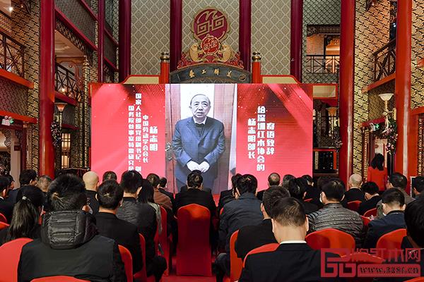国务院参事室特邀研究员,国家人社部原党组副书记、副部长,中国劳动学会会长杨志明通过视频送上祝福 国务院参事室特邀研究员,国家人社部原党组副书记、副部长,中国劳动学会会长杨志明通过视频送上祝福