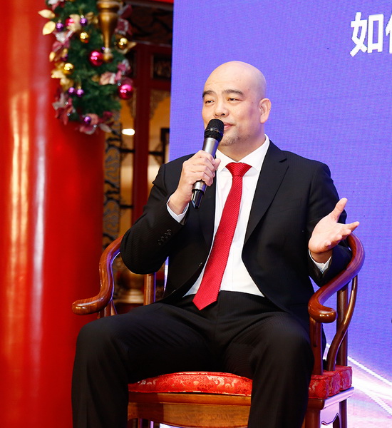 明清缘红木董事长黄纯楚在深圳红木文化艺术发展论坛上发表观点