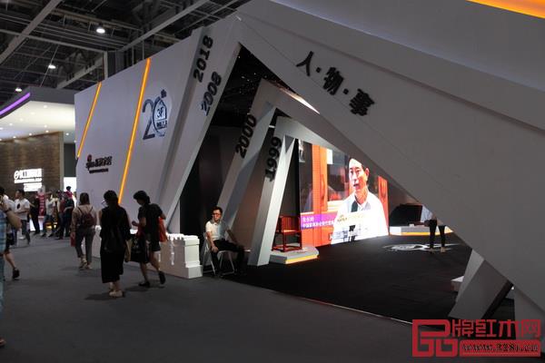 国寿红木代表作品《国寿椅》入选“中国家具20年·时光隧道”展览
