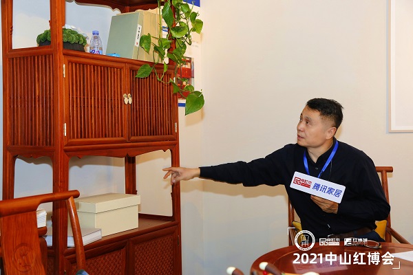 展厅,点评雅宋红木《宋式书柜》全联艺术红木家具专业委员会专家顾问