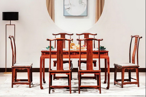 巧夺天工红木：明式餐桌配官帽餐椅