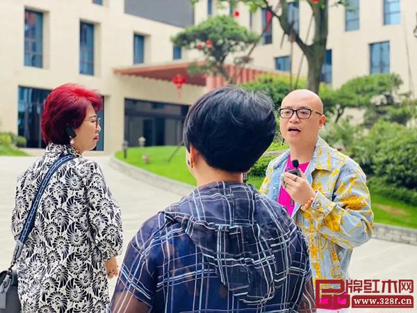 卓木王总裁杜长江陪同慧谷家族一行考察卓木王园区 卓木王总裁杜长江陪同慧谷家族一行考察卓木王园区