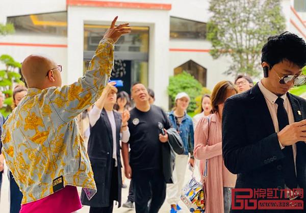 卓木王总裁杜长江陪同慧谷家族一行考察卓木王园区 卓木王总裁杜长江陪同慧谷家族一行考察卓木王园区
