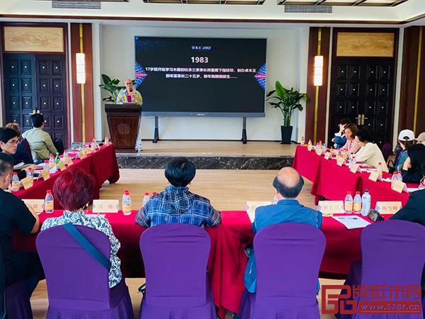 卓木王总裁杜长江对中式精致生活大家居的品牌内核进行宣讲 卓木王总裁杜长江对中式精致生活大家居的品牌内核进行宣讲