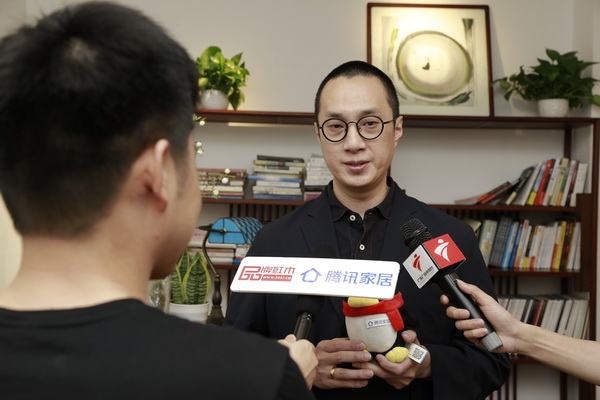 中国著名男低音歌唱家赵鹏盛赞红古轩HiFi音乐会及新中式家具