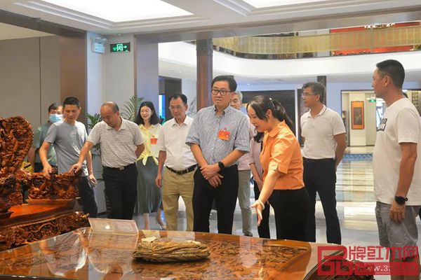 市人大领导关瑞麟一行参观红古轩中式美学空间