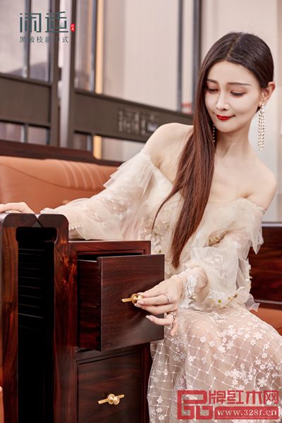 闲适红木黑酸枝有致沙发产品模特图