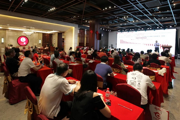 华夏银行东莞分行私行客户专享投资策略报告会于国寿红木艺术馆顺利举行