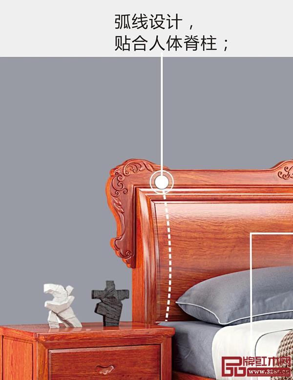 《和气大床》靠背以弧线设计,贴合人体脊柱体曲线,满足肩颈的依托 《和气大床》靠背以弧线设计,贴合人体脊柱体曲线,满足肩颈的依托