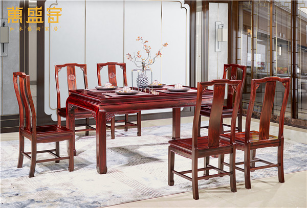 万盛宇紫檀餐桌，让餐厅别具风格
