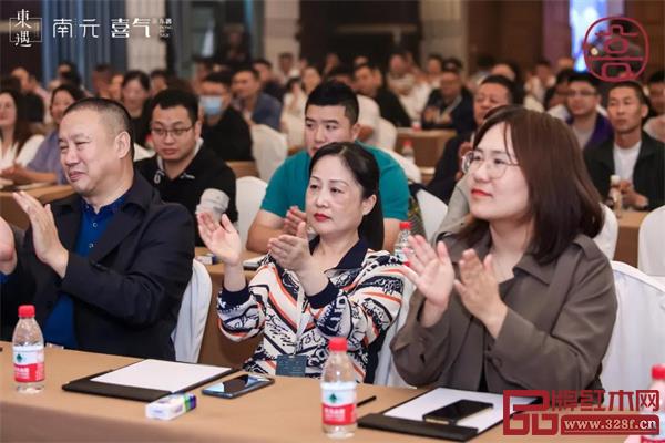 所有经销商齐聚东磁大厦参加新品发布盛典 所有经销商齐聚东磁大厦参加新品发布盛典