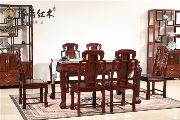 选巴里黄檀红木餐桌简单吗？哪家巴里黄檀餐桌比较好？