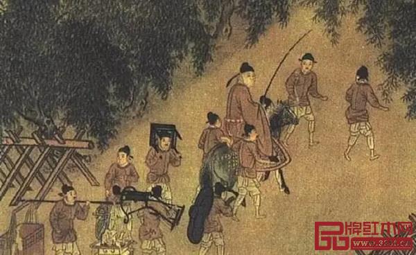 宋·《春游晚归图》中侍从扛着一把圆后背交椅