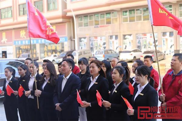 国方家居“感恩相伴、关爱相随” 国方家居“感恩相伴、关爱相随”