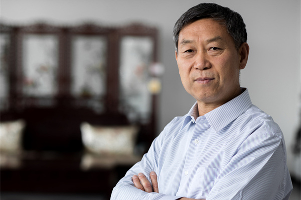 巧夺天工红木董事长张爱冬：兵在精 不在多