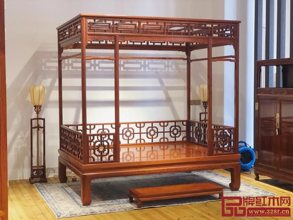 红桥红·六柱架子床,长228*宽161*高51.5,总高238cm 红桥红·六柱架子床,长228*宽161*高51.5,总高238cm